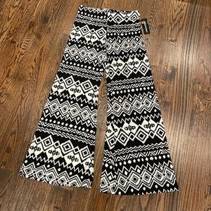 NWT Wearever Black and White Geometric Polyester Pants